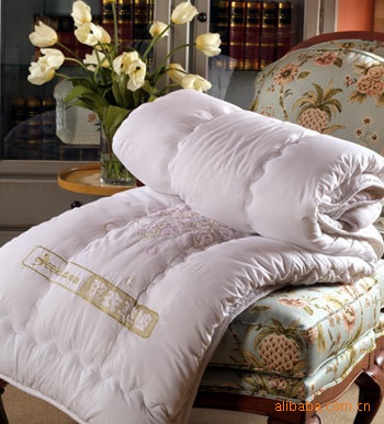 供應(yīng)優(yōu)質(zhì)熏衣草被 | 上海豐晶物貿(mào)發(fā)展有限公司 - 專(zhuān)業(yè)床品套裝供應(yīng)商